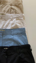 Classic linen pants with a clean, relaxed fit.
Lightweight, breathable, and effortlessly refined.